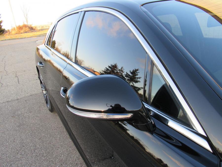 Детали экстерьера Bentley Flying Spur V8 S 2017 года  (фото 30 из 154)